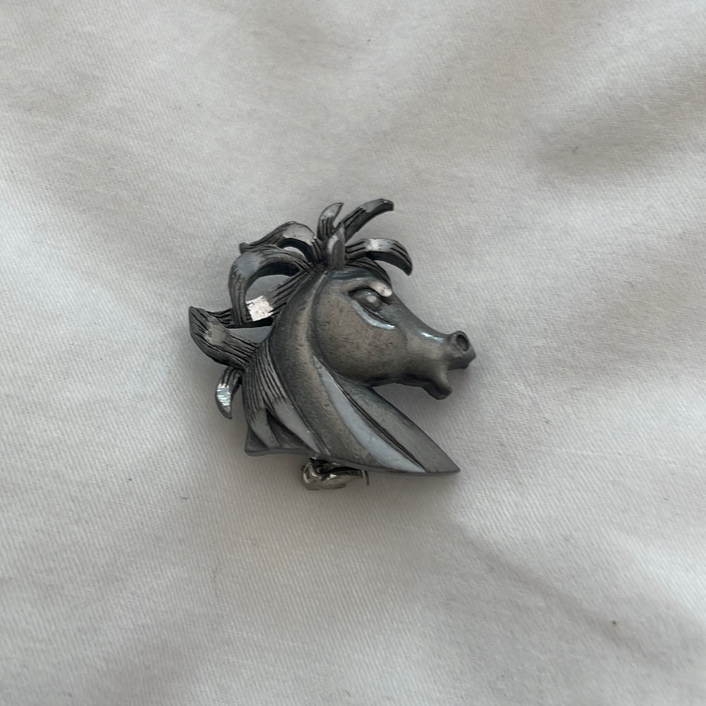 Beautiful vintage horse broach